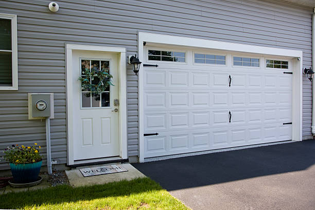 24/7 Emergency Garage Door Panel Replacement experts in Colfax, WI